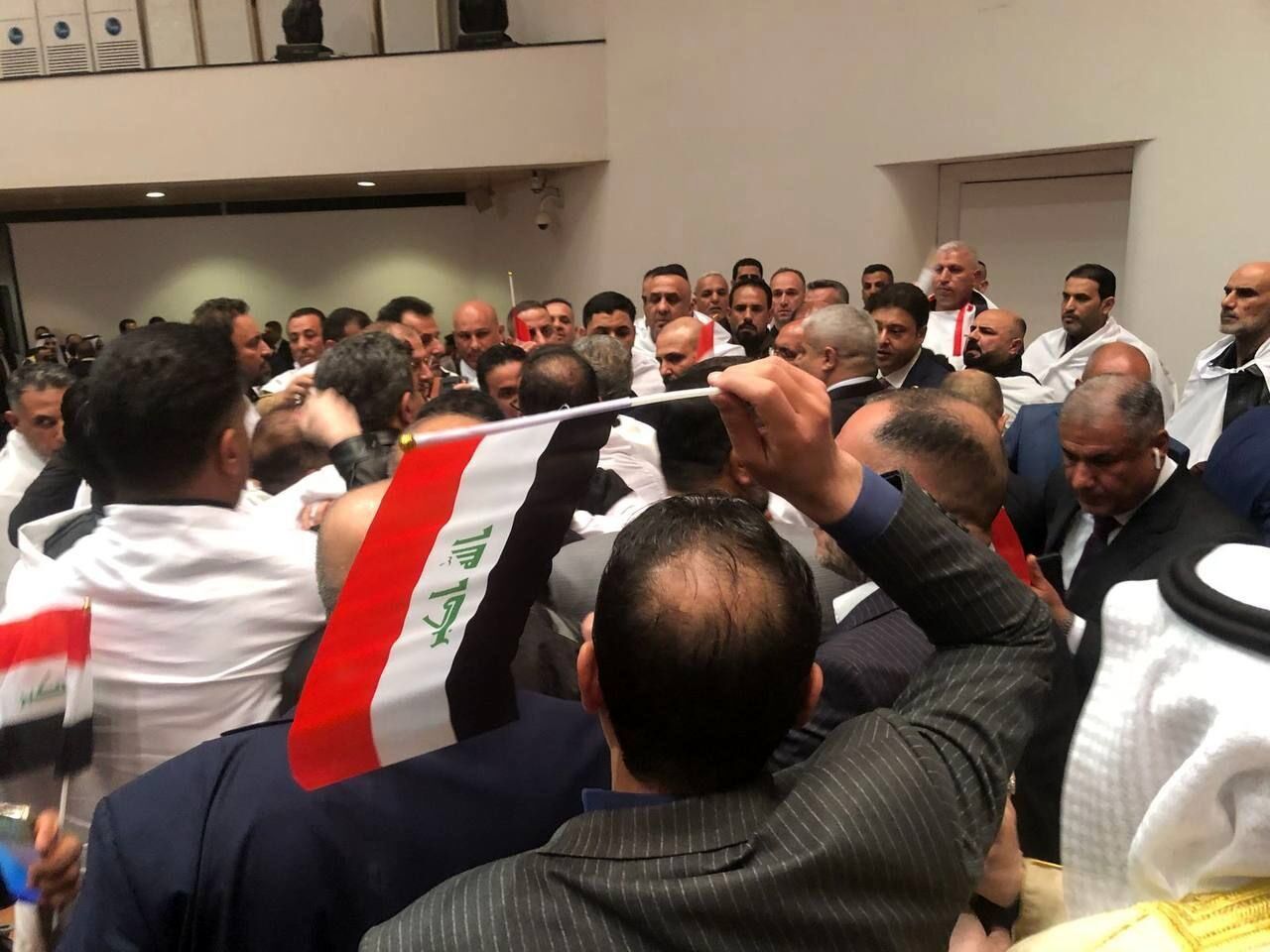 پارلمان جدید عراق کار خود را با جدال آغاز کرد!