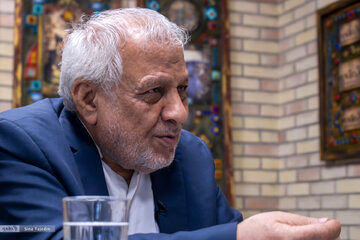 توصیه بادامچیان به ظریف و روحانی/ تحریم برای کشوری که ۱۵ همسایه دارد بی معنی است / آمریکا توان جنگ ندارد