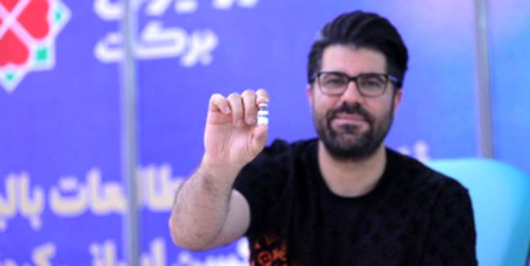 خواننده مطرح هم داوطلبانه واکسن ایرانی کرونا زد