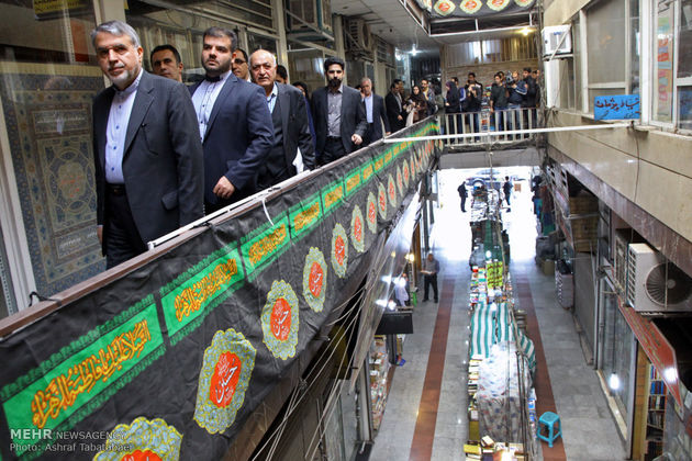 بازدید وزیر فرهنگ و ارشاد اسلامی از کتاب فروشی‌های خیابان انقلاب