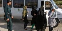 نصب بنر جنجال برانگیز در ورودی ادارات مشهد!+عکس