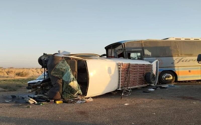 حادثه تلخ برای خودروی حامل زائران ایرانی / ۱۳ نفر زخمی و راهی بیمارستان شدند