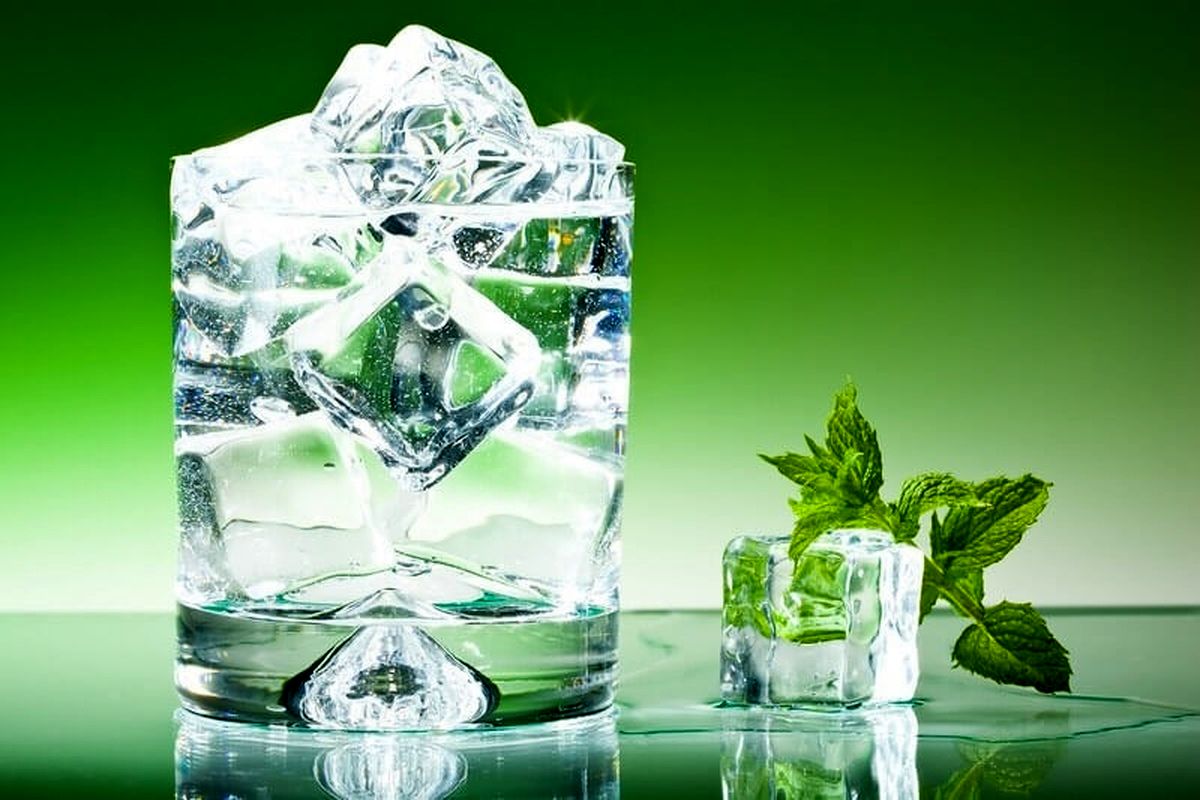 عوارض خطرناک نوشیدن آب یخ برای بدن