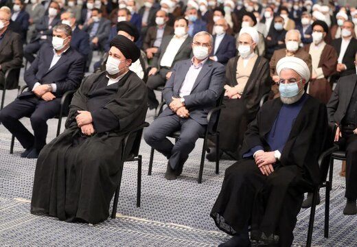 پیام حضور حسن روحانی در صف اول دیدار کارگزاران با رهبری /آقای رئیسی چرا ظریف و جهانگیری در دیدار با رهبری حضور داشتند؟
