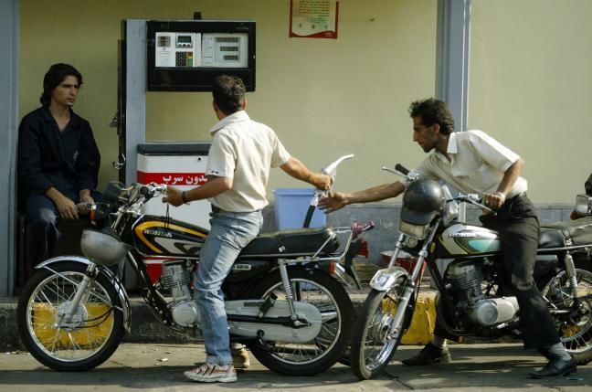 آخرین اخبار جایگاه‌داران از وضعیت بنزین / گله جایگاه‌داران و بی‌خبری از قطع سهمیه‌ها