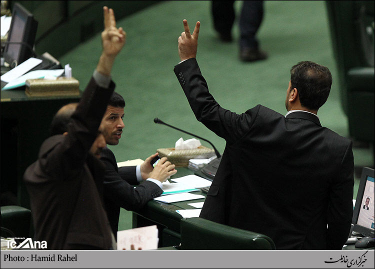 چراغ سبز مجلس به مصوبه برداشت بانک‌ها از حساب بدهکاران