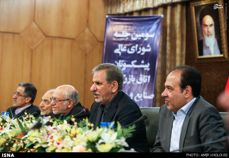 سال 94 سخت‌ترین سال اقتصادی کشور پس از انقلاب/می‌خواهیم نرخ ارز در بازار تعیین شود / عده‌ای یک شبه تبدیل به بخش خصوصی شده‌اند/کاهش قدرت خرید مردم