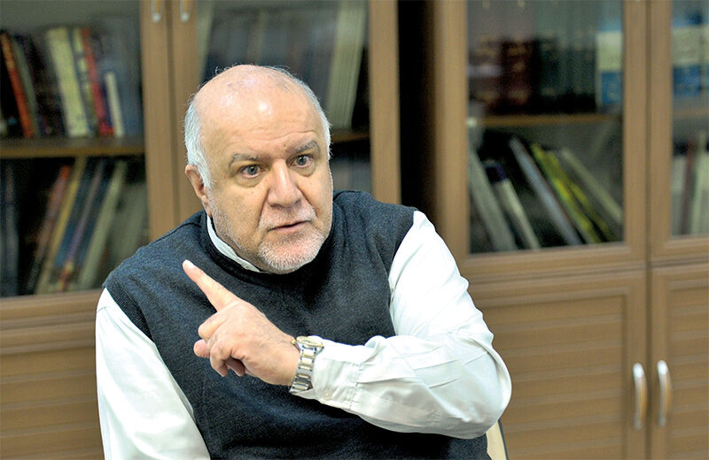 تولیدکنندگان پتروشیمی دبه نکنند / نرخ «خوراک تا سال 1404» در 20 روز آینده تعیین می شود