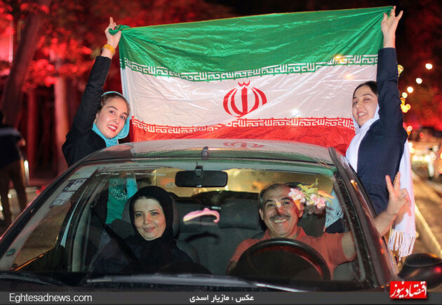شادی مردم تهران پس از پایان مذاکرات هسته‌ای ( گزارش تصویری)