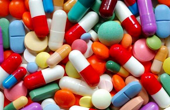 وزیر بهداشت: ارز ۴۲۰۰ تومانی برای دارو حذف می‌شود

