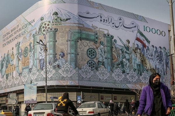 سیاه‌ چاله بزرگ اقتصاد ایران | شقاقی: صندلی شبه دولتی‌ها میلیاردی خریدوفروش می‌شود |ذی‌نفعان اجازه اصلاح نمی‌دهند