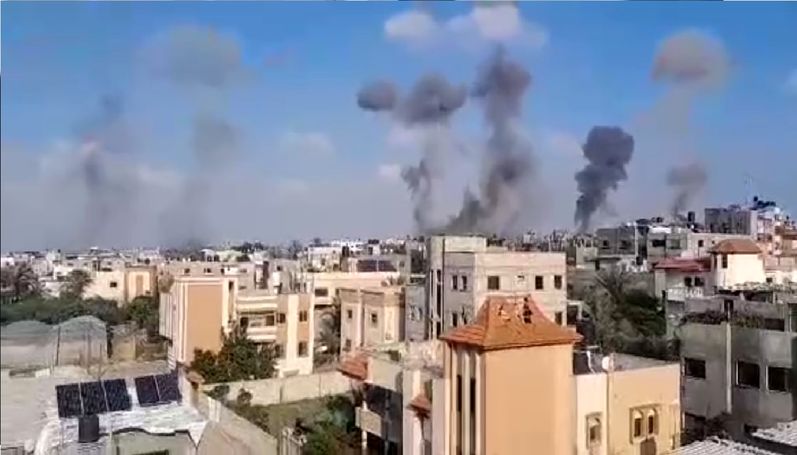 لحظه بمباران  خان‌یونس در نوار غزه + فیلم