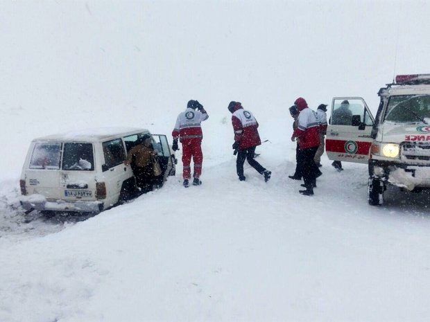 بارش سنگین برف در این استان/راه ارتباطی 240 روستا مسدود شد