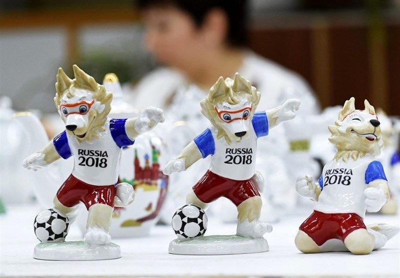 حضور پر رنگ دختران روسی در افتتاح فروشگاه جام جهانی فوتبال +تصاویر