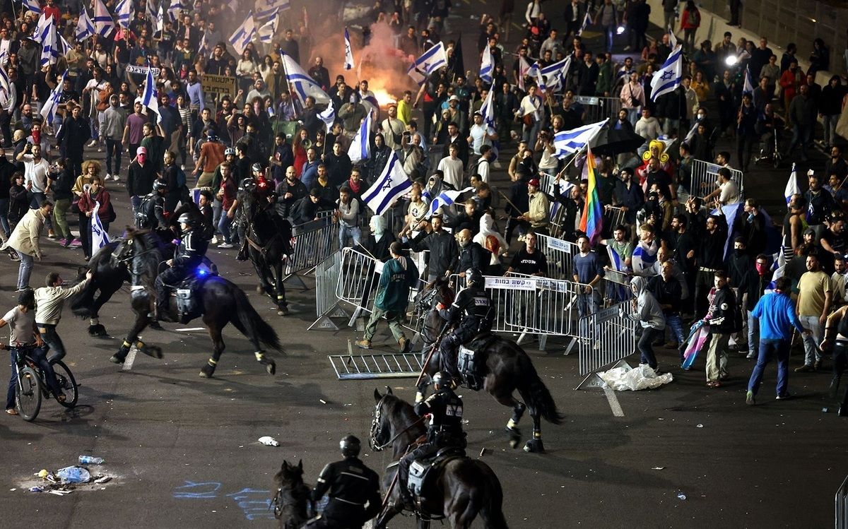 ادامه اعتراضات به کابینه اسرائیل / تجمع معترضان روبروی محل اقامت نتانیاهو