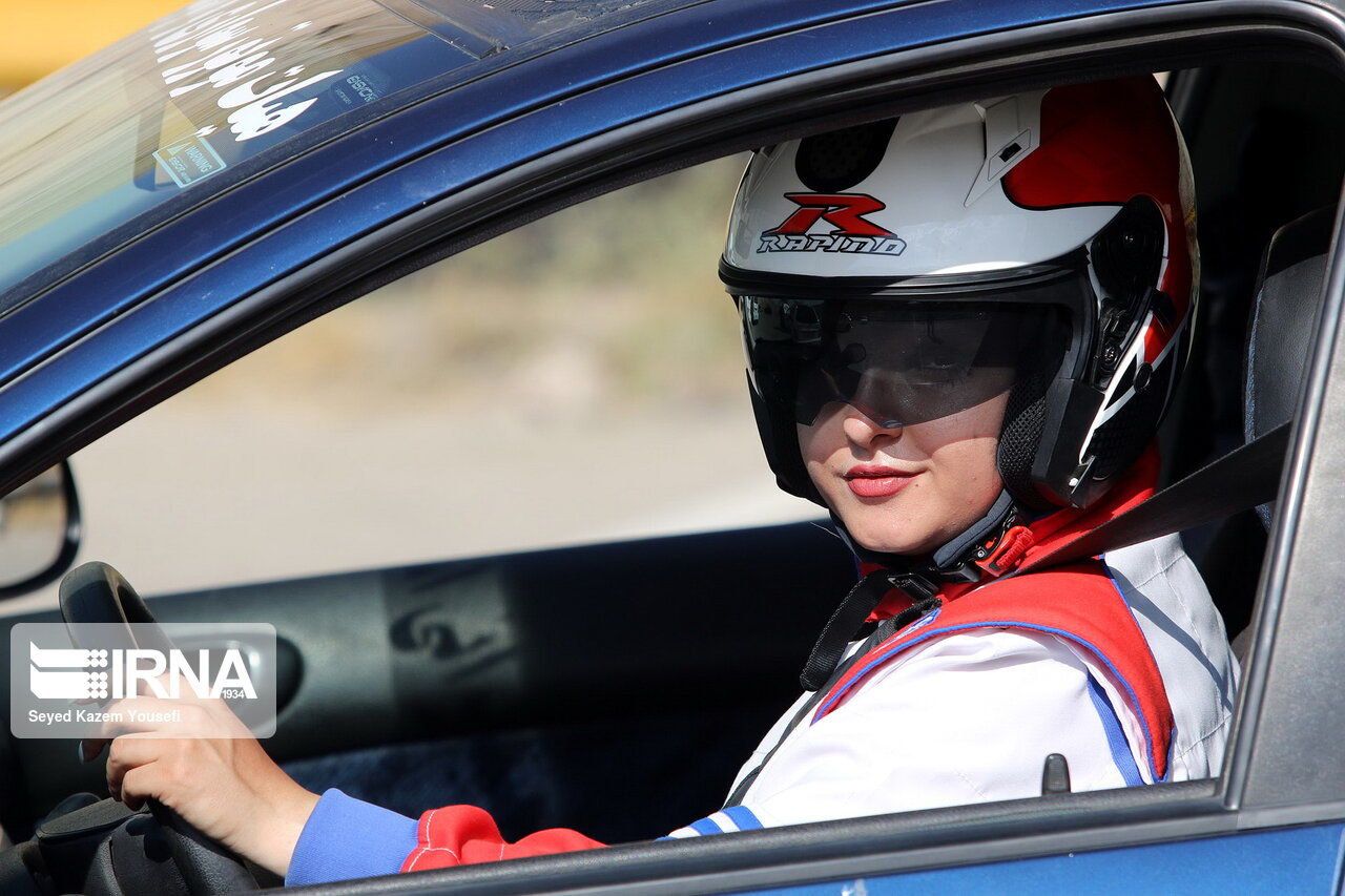 تصاویری از حضور زنان در مسابقات اتومبیلرانی اسلالوم قهرمانی کشور