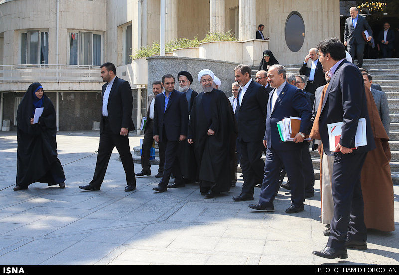 غل‌وزنجیرهای اقتصادی بند شده به پای دولت/دو سال ابتدایی اقتصاد دولت چگونه گذشت؟