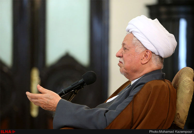 کسانی که تحریم‌‌ها را نعمت می‌دانستند، تلاش می‌کنند آن را برگردانند