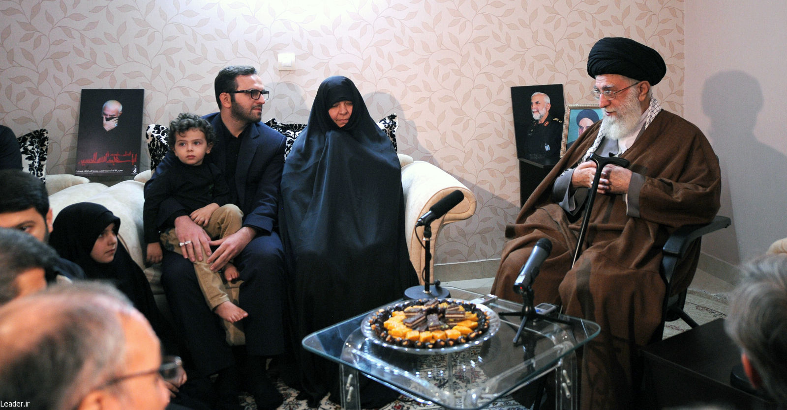 حضور مقام معظم رهبری در منزل سردار همدانی