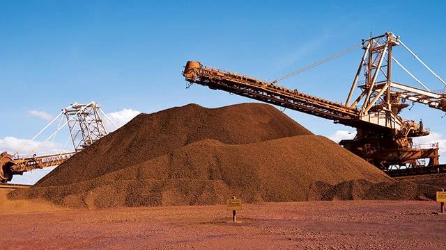 قیمت سنگآهن و فولاد جهانی تکان نخورد