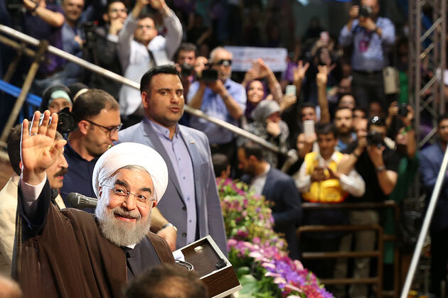 تصاویر همایش حامیان روحانی در ورزشگاه شهید شیرودی