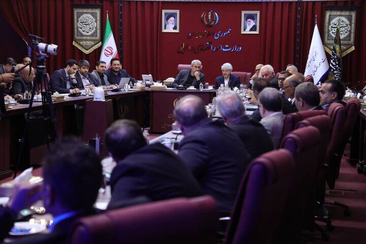مدنی‌زاده: با کوه یخی مواجه هستیم که فقط راس آن را می‌بینیم | تسهیلات بانکی و نرخ ارز بلای جان اقتصاد
