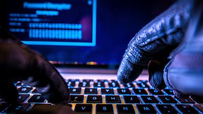 دستگیری کلاهبردار سایبری ۱۵ ساله در البرز / سرقت اطلاعات بانکی ۱۳۰۰ نفر!