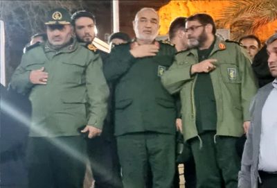بازدید فرمانده کل سپاه از محل بمب‌گذاری تروریستی کرمان