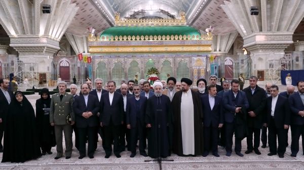 تصاویری از حضور حسن روحانی و اعضای کابینه در حرم امام خمینی