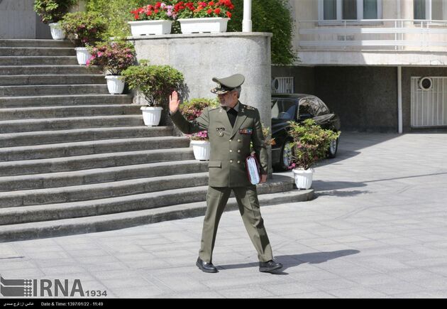 هیات دولت در میان خبرنگاران