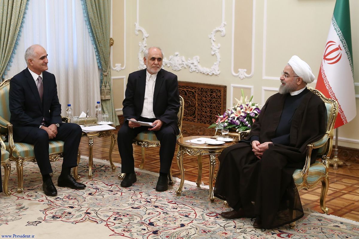 روحانی: همسایگان برای سرمایه گذاری در ایران اولویت دارند