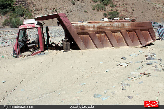 خودروهای به گل نشسته پس از سیل شمال (گزارش تصویری)