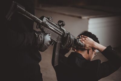 گروگان‌گیری در رستورانی در حومه پاریس + فیلم
