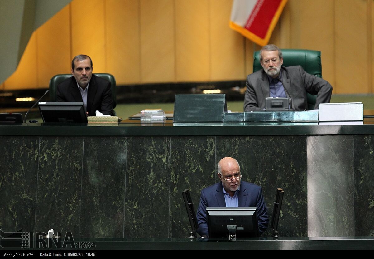 مجموعه وزارت نفت 100 هزار نیروی مازاد دارد/ تولید نفت دوبرابر شد/ در حال عبور از بحران نفتیم