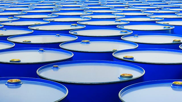 پیش بینی کاهش ۵ دلاری قیمت نفت در پی توافق هسته‌ای ایران