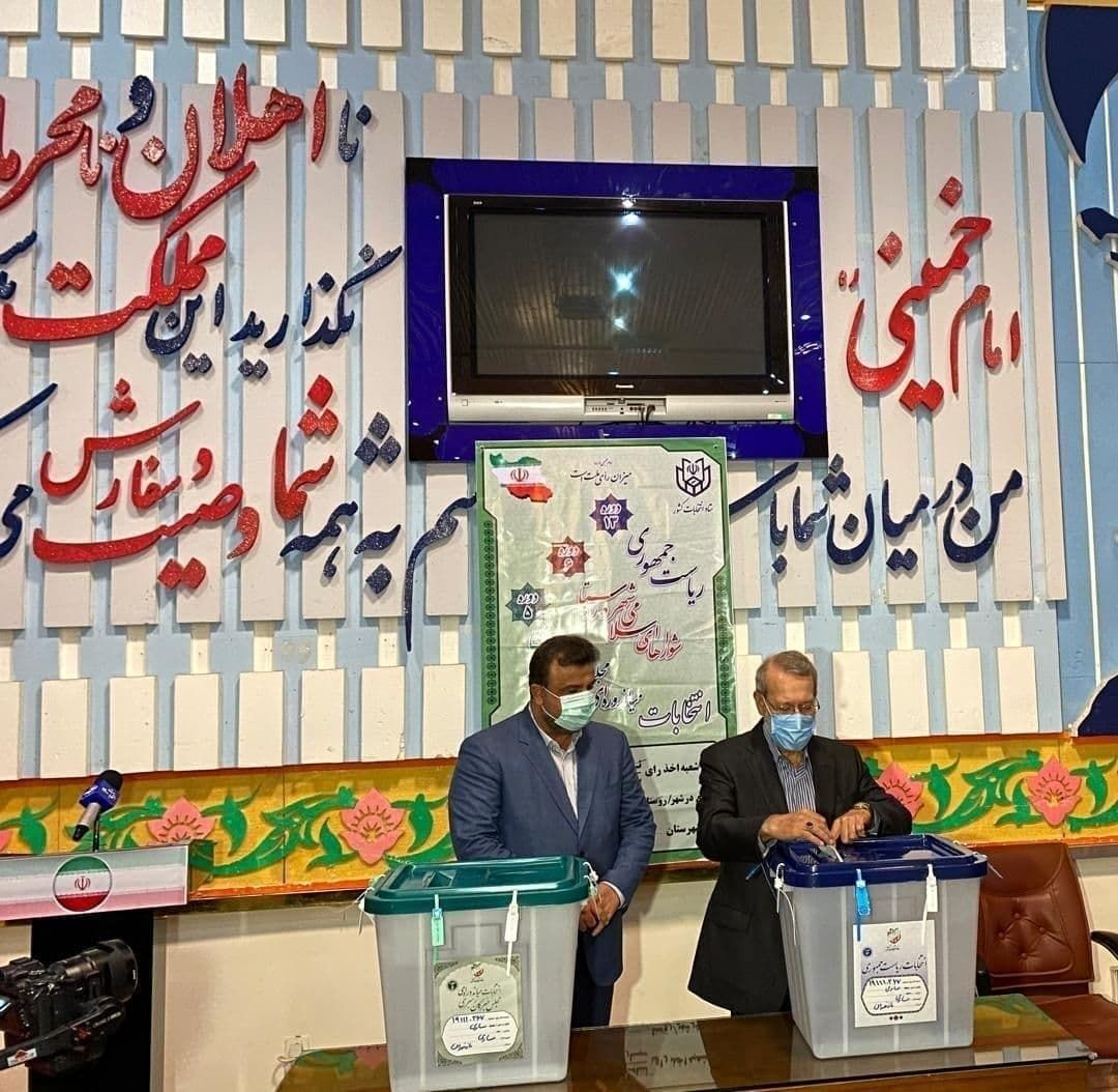 علی لاریجانی رای خود را به صندوق انداخت+عکس