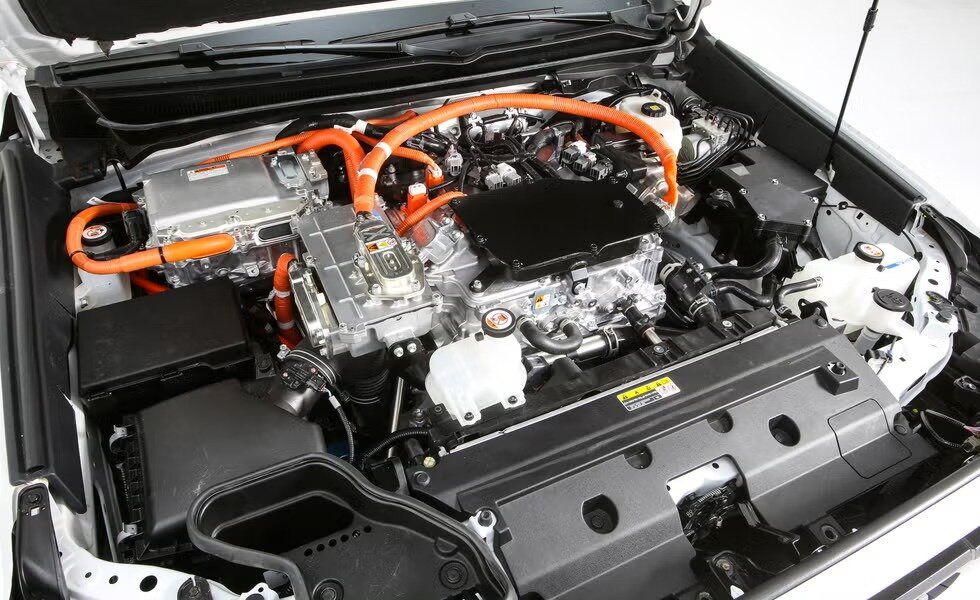 وانت جدید تویوتا با همه فرق دارد / نه بنزینی است، نه برقی / عکس