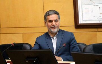 فعال اصولگرا: دولت می‌داند چه کسانی در این مملکت سوخت قاچاق می‌کنند، اما جرئت برخورد را ندارد/ ما هیچ‌گاه میز مذاکرات را ترک یا رد نکرده‌ایم