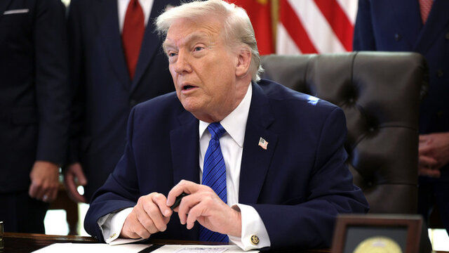 ترامپ : پنتاگون پرونده های مربوط به اشیا پرنده و حیات فرازمینی را منتشر کند