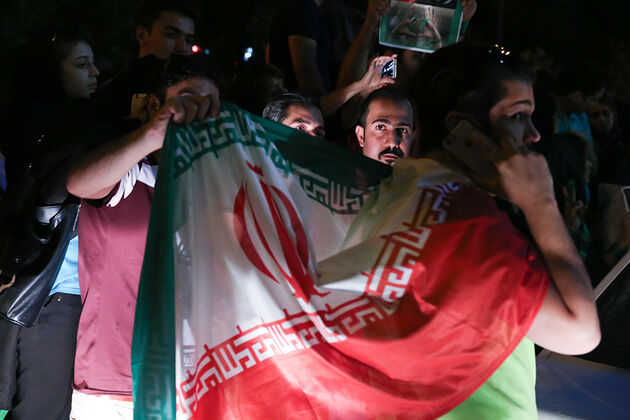 جشن و شادی مردم تهران برای پیروزی حسن روحانی