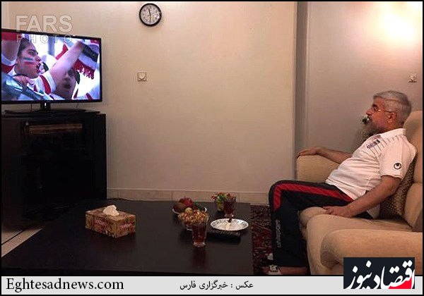 رئیس جمهور در حال تماشای دیدار تیم های فوتبال ایران و نیجریه