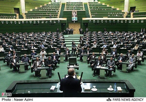 واکنش مجلسی‌ها به سیاست جدید نفتی زنگنه/پشتیبانی از ارزان‌فروشی نفتی دولت