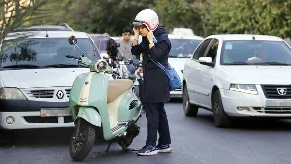 دولت چراغ سبز نشان داد؛ موتورسواری زنان یک قدم تا گواهینامه/ معاون رئیس‌جمهور: آموزش و گواهینامه موتور برای زنان کلید خورد