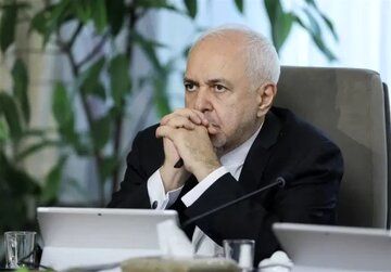 ظریف: نگذاریم از دستاوردهای ایران روایت «ذلت» ساخته شود | برای پیشرفت نگاه تهدیدمدار تاریخی خود را با نگاه فرصت‌مدار جایگزین کنیم | ضرورت پیوند دوسویه میان دیپلماسی و توانمندی‌های سیاسی، اقتصادی و نظامی