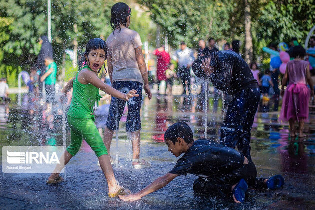 آب بازی تابستانه کودکان
