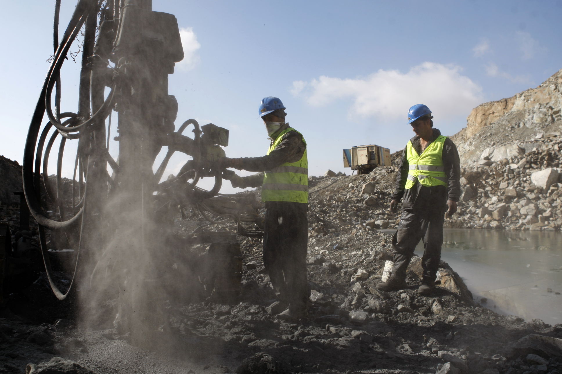 پیش بینی رشد 6 درصدی بخش صنعت و معدن در سال 94