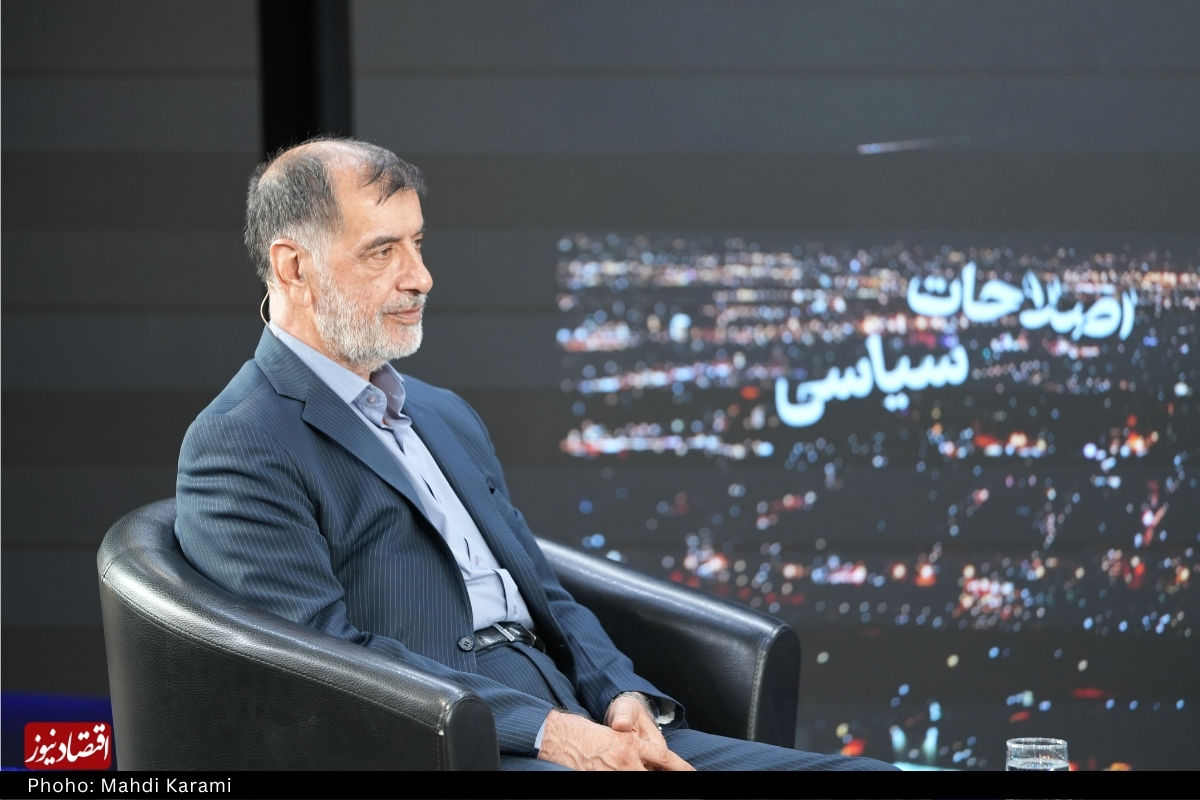 باهنر چگونه احمدینژاد را بالا کشید؟/ باهنر: از اول انقلاب، میزان مشروعیت نظام را به مشارکت مردم گره زدهایم