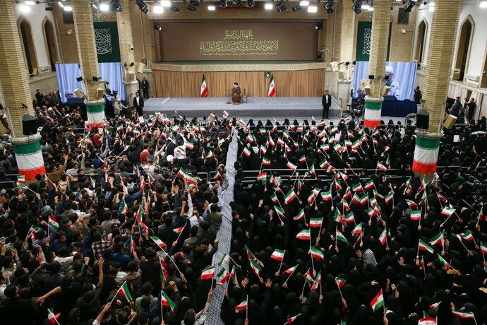 تصاویری خاص و دیدنی از دیدار دانش آموزان با رهبر انقلاب 7