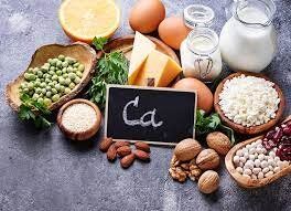 این ۵ علامت عجیب از کمبود کلسیم خبر می‌دهند | چطور کلسیم بیشتری دریافت کنیم؟