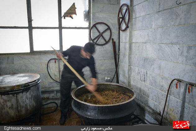 تهیه غذای نذری در شرق تهران (گزارش تصویری)